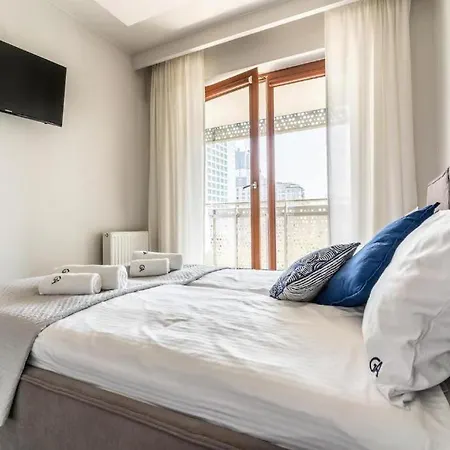 - Great Location- Cozy One Bedroom Apartment- Wronia 45 Apartment Warsaw